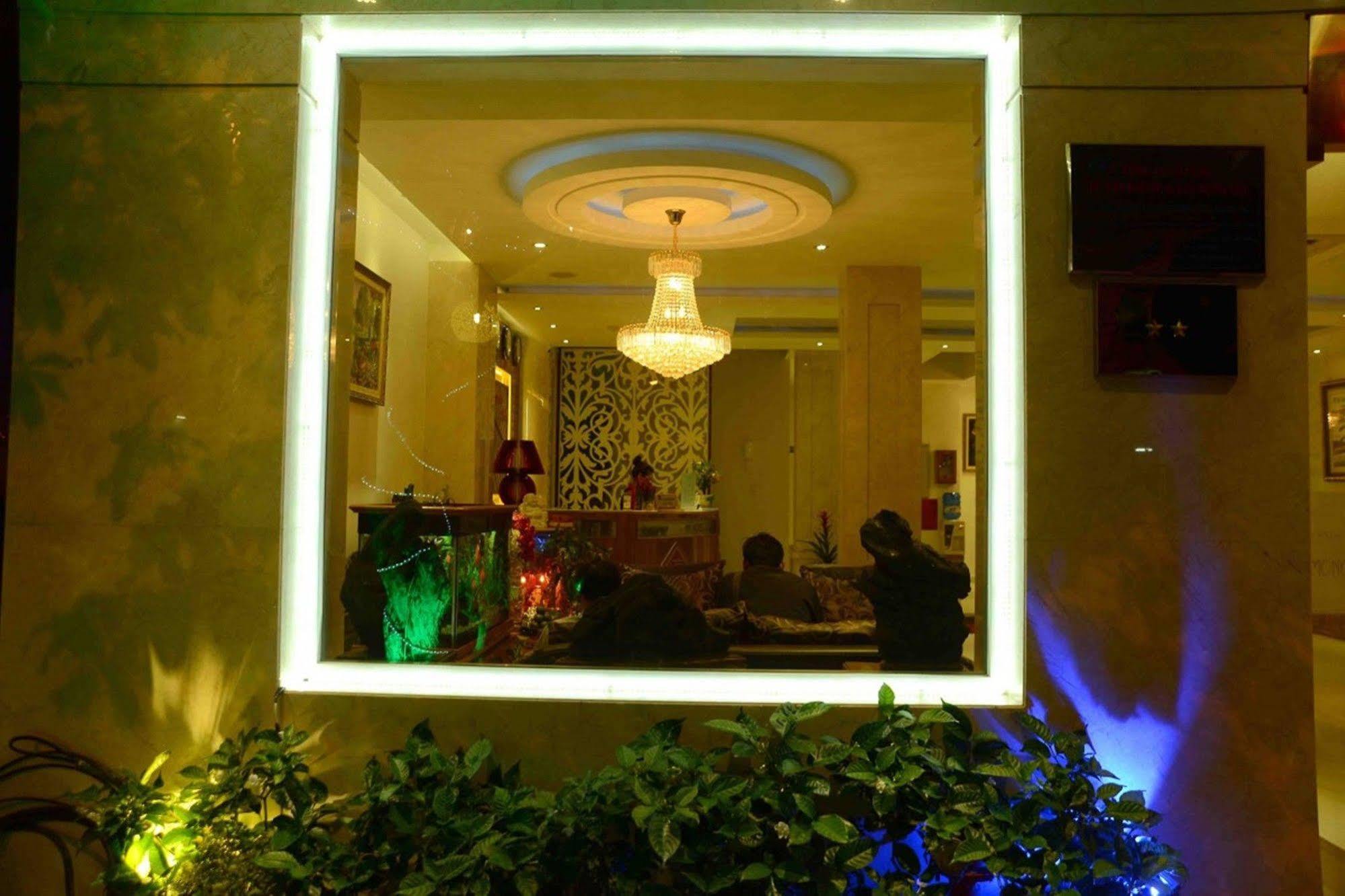 Red Diamond Khách sạn 2*